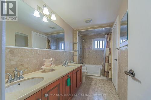 54 Outlook Garden Boulevard, Toronto (Rockcliffe-Smythe), ON - Indoor Photo Showing Bathroom