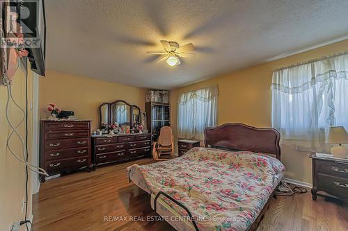 54 Outlook Garden Boulevard, Toronto, ON - Indoor Photo Showing Bedroom