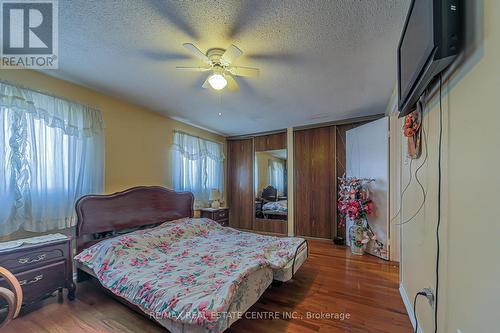 54 Outlook Garden Boulevard, Toronto (Rockcliffe-Smythe), ON - Indoor Photo Showing Bedroom