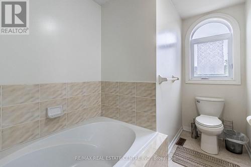 142 - 455 Apache Court, Mississauga (Hurontario), ON - Indoor Photo Showing Bathroom