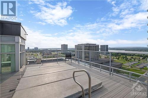 Hot tub to chill and embrace the views - 201 Parkdale Avenue Unit#1204, Ottawa, ON - Outdoor With View