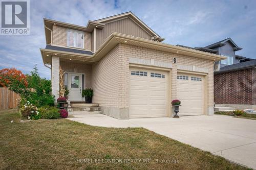 Concrete driveway - 3 Elliot Trail N, Thames Centre (Thorndale), ON - Outdoor