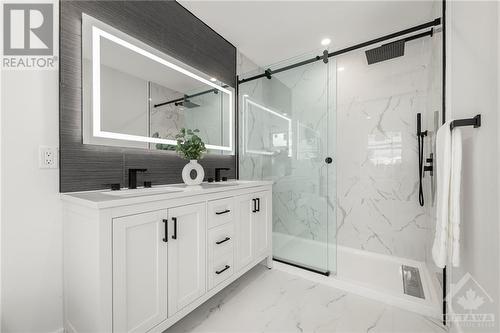 8 Melville Drive, Ottawa, ON - Indoor Photo Showing Bathroom