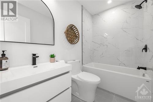 8 Melville Drive, Ottawa, ON - Indoor Photo Showing Bathroom