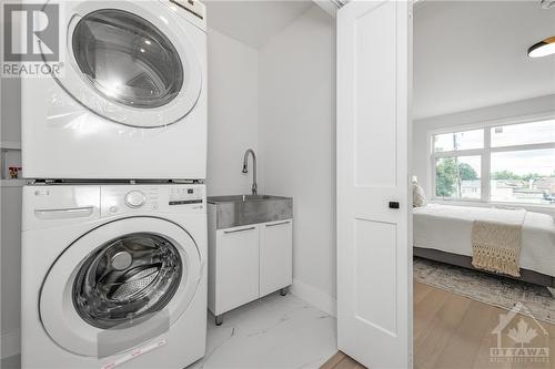 8 Melville Drive, Ottawa, ON - Indoor Photo Showing Laundry Room