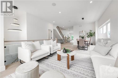 8 Melville Drive, Ottawa, ON - Indoor Photo Showing Living Room