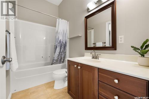 8179 Wascana Gardens Drive, Regina, SK - Indoor Photo Showing Bathroom