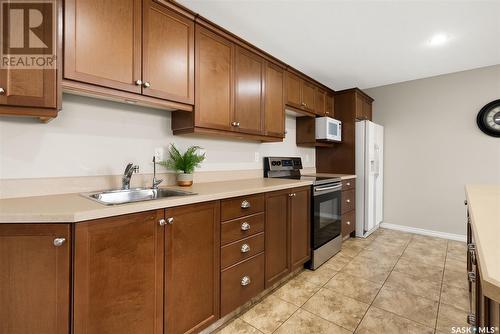 8179 Wascana Gardens Drive, Regina, SK - Indoor Photo Showing Kitchen