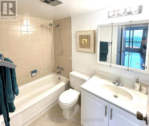 942 - 25 Bamburgh Circle, Toronto, ON - Indoor Photo Showing Bathroom