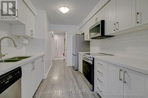 17 Clover Bloom Road, Brampton, ON - Indoor Photo Showing Kitchen With Double Sink With Upgraded Kitchen