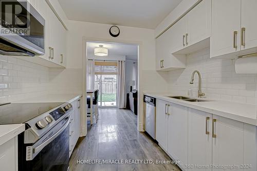 17 Clover Bloom Road, Brampton, ON - Indoor Photo Showing Kitchen With Stainless Steel Kitchen With Double Sink With Upgraded Kitchen