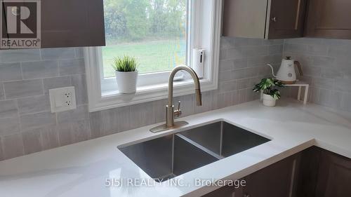 21 Barley Lane, Hamilton (Meadowlands), ON - Indoor Photo Showing Kitchen With Double Sink