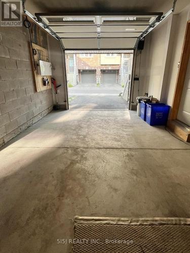 21 Barley Lane, Hamilton (Meadowlands), ON - Indoor Photo Showing Garage