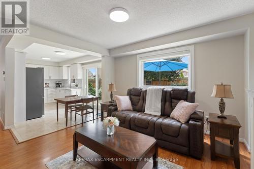 83 Rockhaven Lane, Hamilton (Waterdown), ON - Indoor Photo Showing Living Room