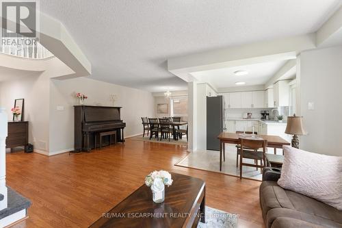 83 Rockhaven Lane, Hamilton (Waterdown), ON - Indoor Photo Showing Living Room