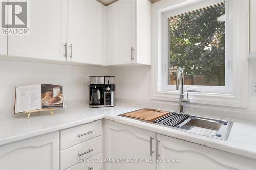 83 Rockhaven Lane, Hamilton (Waterdown), ON - Indoor Photo Showing Kitchen