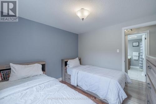 9 Rexway Road, London, ON - Indoor Photo Showing Bedroom