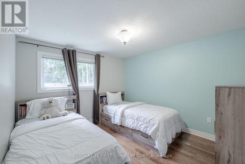 9 Rexway Road, London, ON - Indoor Photo Showing Bedroom