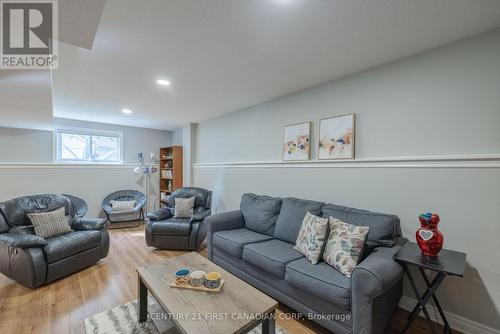 9 Rexway Road, London, ON - Indoor Photo Showing Living Room