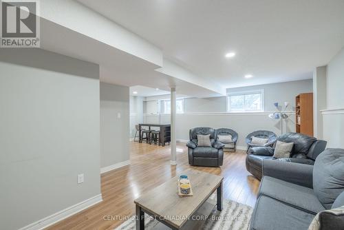 9 Rexway Road, London, ON - Indoor Photo Showing Living Room