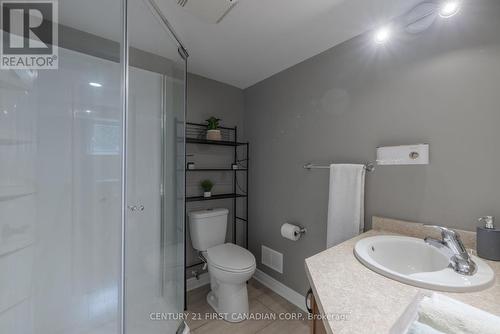 9 Rexway Road, London, ON - Indoor Photo Showing Bathroom