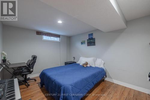 9 Rexway Road, London, ON - Indoor Photo Showing Bedroom