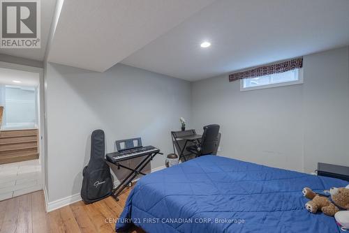 9 Rexway Road, London, ON - Indoor Photo Showing Bedroom