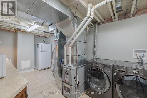 9 Rexway Road, London, ON - Indoor Photo Showing Laundry Room