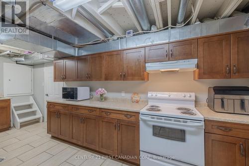 9 Rexway Road, London, ON - Indoor Photo Showing Kitchen