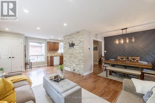 9 Rexway Road, London, ON - Indoor Photo Showing Living Room