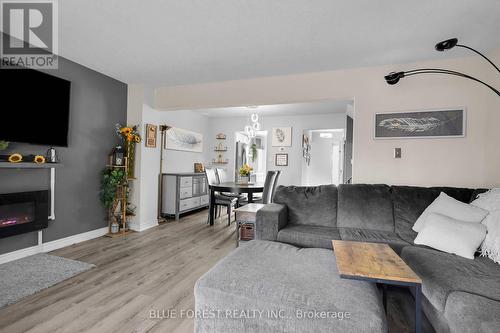 Living room 3 - 126 - 500 Osgoode Drive, London, ON - Indoor Photo Showing Living Room