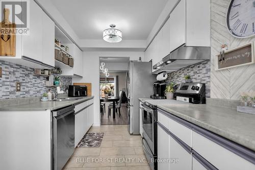 Kitchen1 - 126 - 500 Osgoode Drive, London, ON - Indoor Photo Showing Kitchen With Upgraded Kitchen