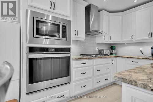 407 Riverview Drive, Strathroy-Caradoc (Ne), ON - Indoor Photo Showing Kitchen