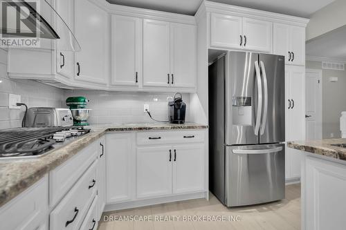 407 Riverview Drive, Strathroy-Caradoc (Ne), ON - Indoor Photo Showing Kitchen