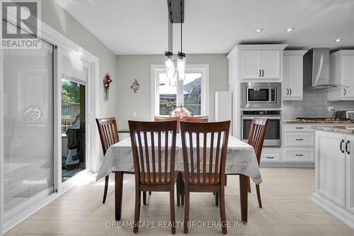 407 Riverview Drive, Strathroy-Caradoc (Ne), ON - Indoor Photo Showing Dining Room