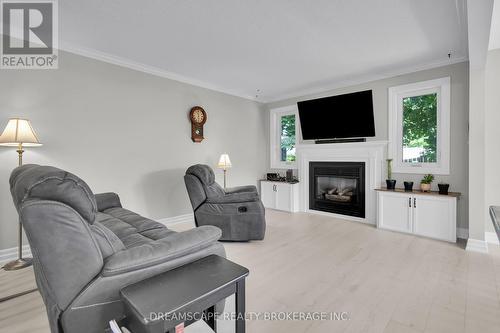 407 Riverview Drive, Strathroy-Caradoc (Ne), ON - Indoor Photo Showing Living Room With Fireplace