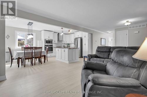 407 Riverview Drive, Strathroy-Caradoc (Ne), ON - Indoor Photo Showing Other Room