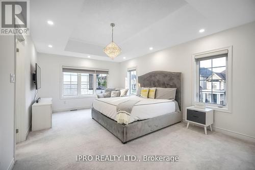 120 Beckett Avenue, East Gwillimbury, ON - Indoor Photo Showing Bedroom