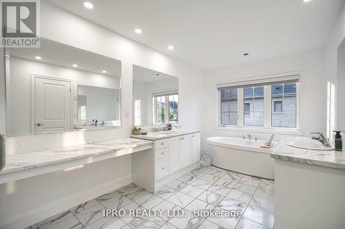 120 Beckett Avenue, East Gwillimbury, ON - Indoor Photo Showing Bathroom