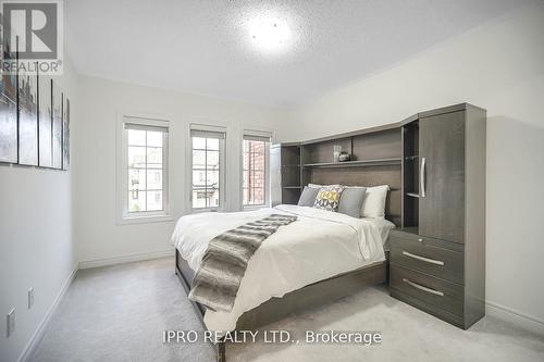 120 Beckett Avenue, East Gwillimbury, ON - Indoor Photo Showing Bedroom