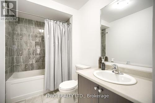 120 Beckett Avenue, East Gwillimbury, ON - Indoor Photo Showing Bathroom