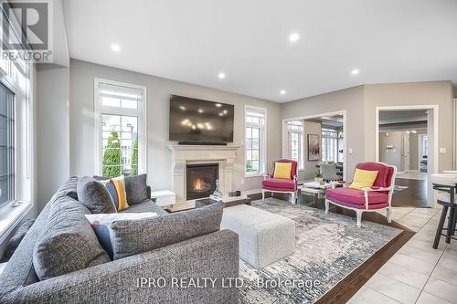 120 Beckett Avenue, East Gwillimbury, ON - Indoor Photo Showing Living Room With Fireplace