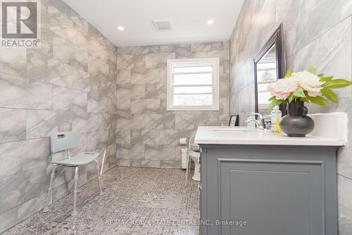 34 College Avenue, Orangeville, ON - Indoor Photo Showing Bathroom