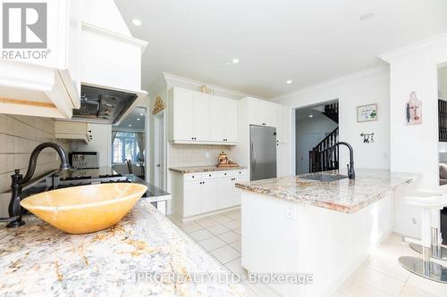 56 Gentle Fox Drive, Caledon, ON - Indoor Photo Showing Kitchen