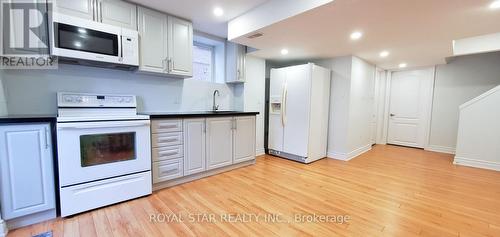 13 Waterdale Road, Brampton, ON - Indoor Photo Showing Kitchen