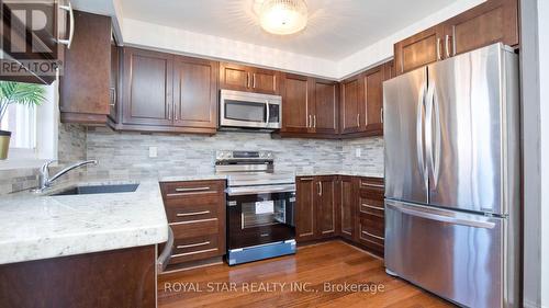 13 Waterdale Road, Brampton, ON - Indoor Photo Showing Kitchen