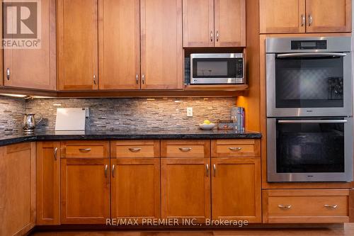 34 Headwaters Lane, Mono, ON - Indoor Photo Showing Kitchen