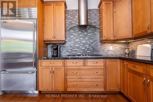 34 Headwaters Lane, Mono, ON - Indoor Photo Showing Kitchen