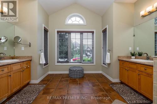 34 Headwaters Lane, Mono, ON - Indoor Photo Showing Bathroom