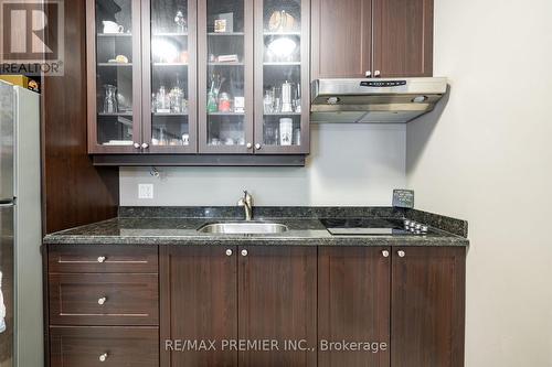 34 Headwaters Lane, Mono, ON - Indoor Photo Showing Kitchen